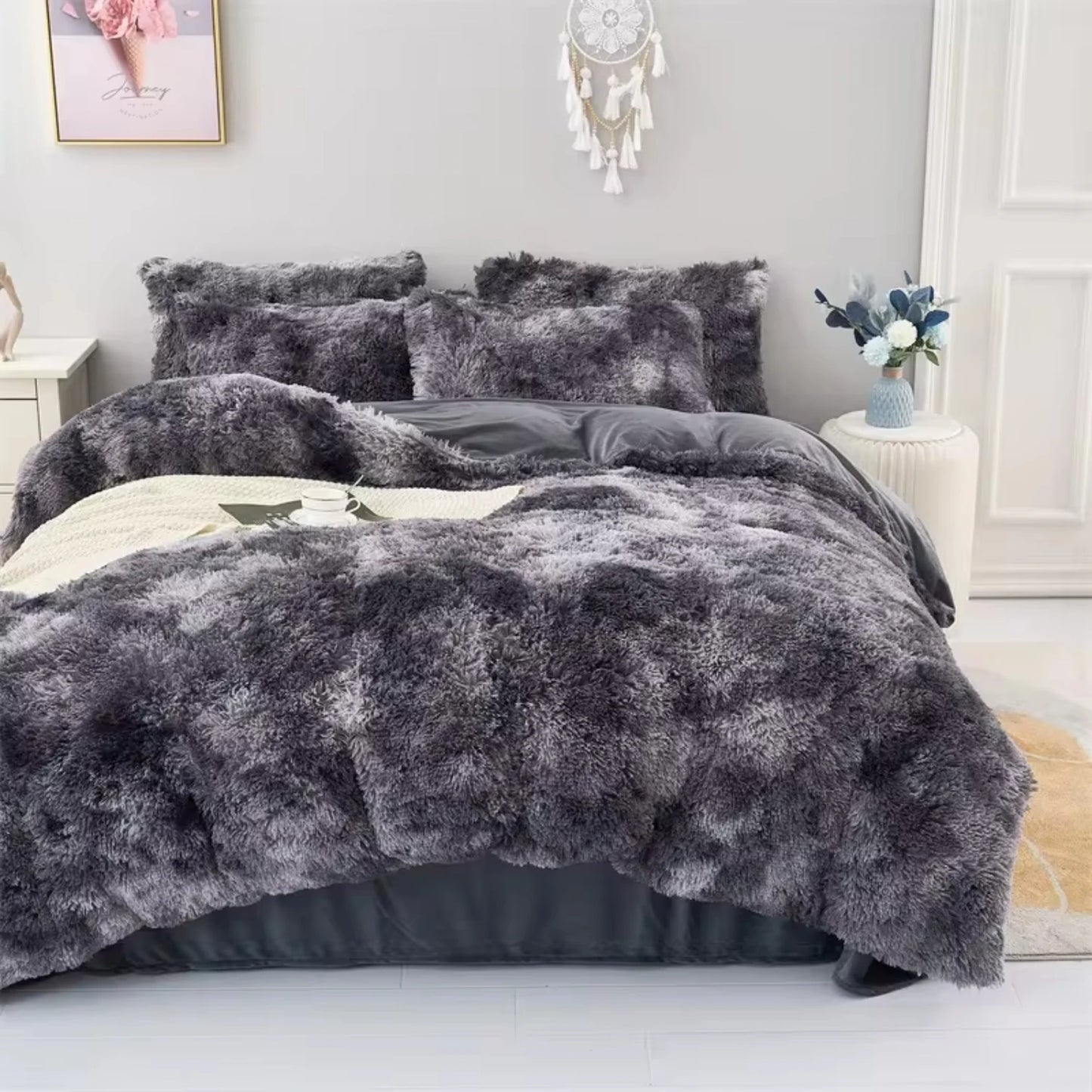 New Warm and Cozy Plush Three-Piece Bedding Set with Duvet Cover and Pillowcase.