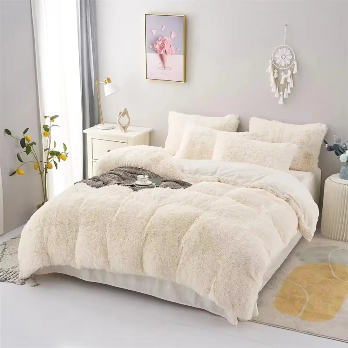 New Warm and Cozy Plush Three-Piece Bedding Set with Duvet Cover and Pillowcase.